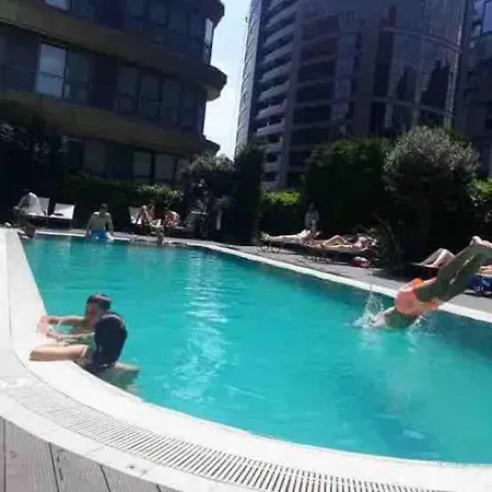 Διαμέρισμα Luxurious With Terrace & Pool